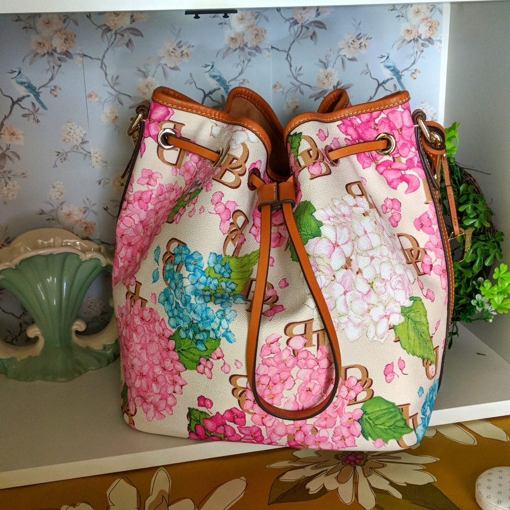 **NWOT** Dooney and Bourke Hydrangea Drawstring!!